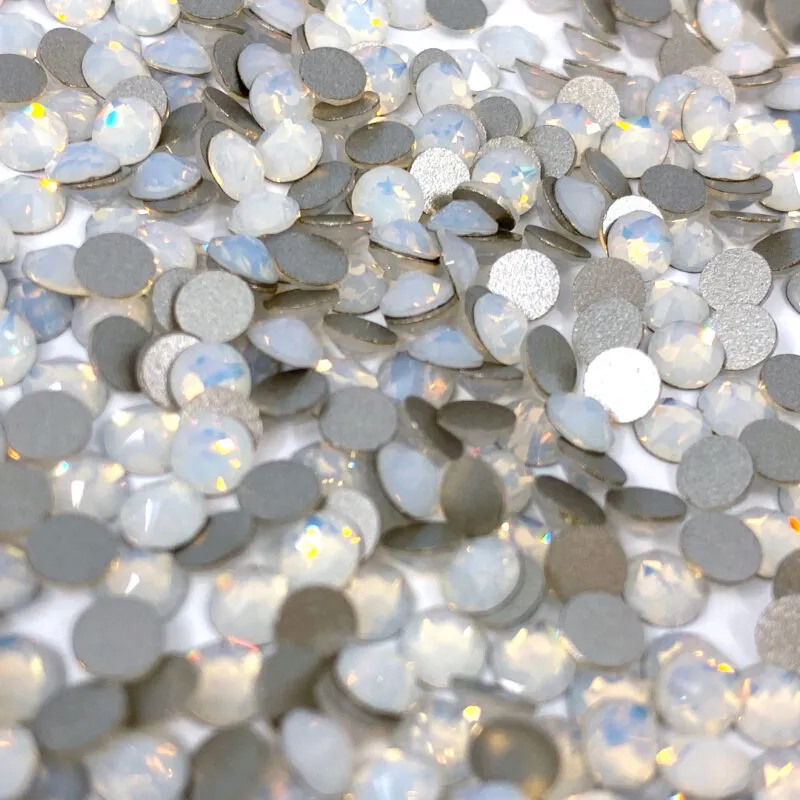 Beautystones White Opal neglekrystaller flat back glans