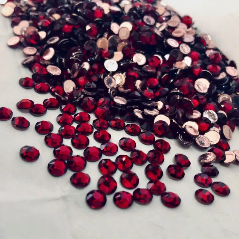 Beautystones Siam neglekrystaller flat back