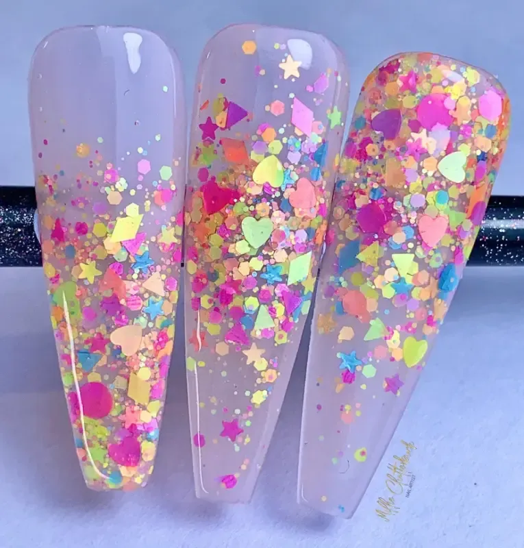 Indigo Nails Love Is Love neglekonfetti regnbue