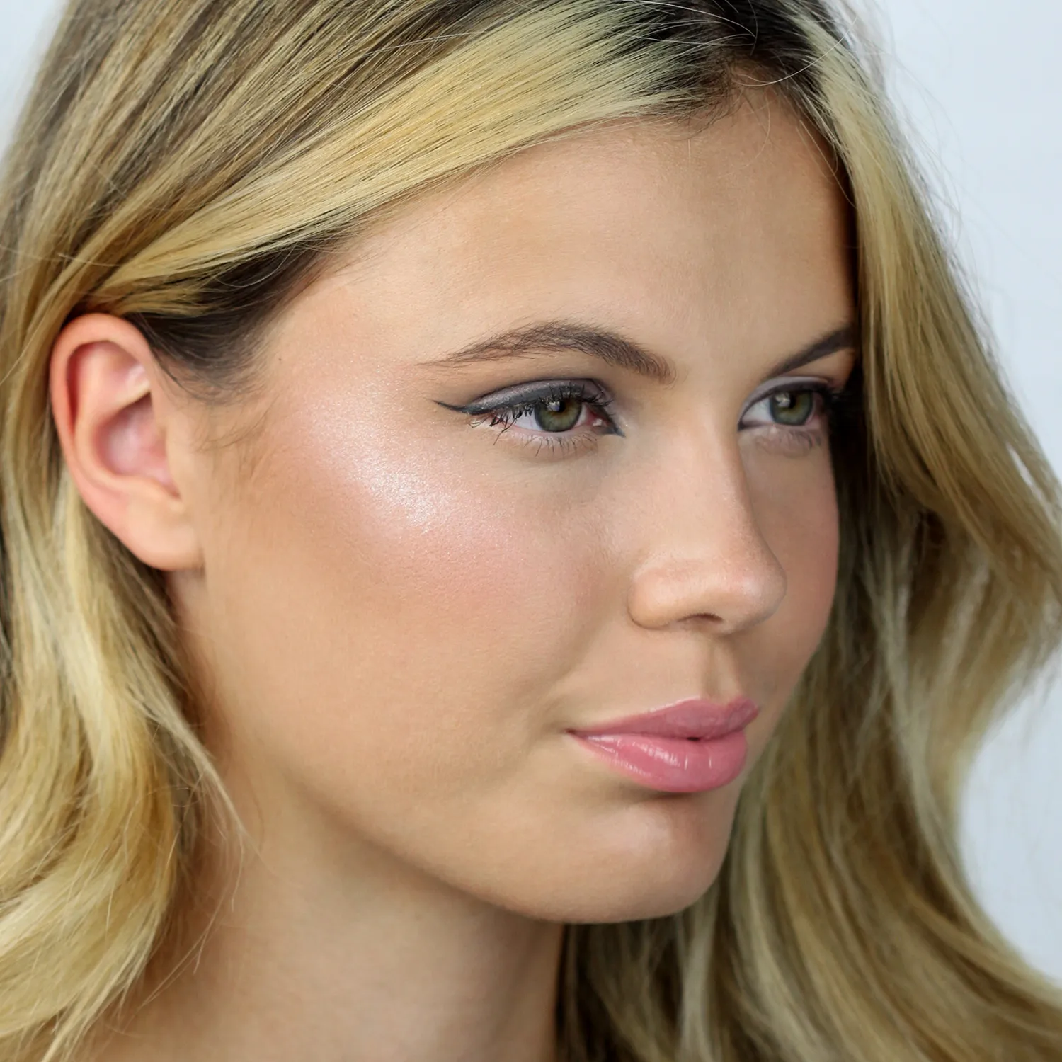 Moyra GenZ Intergalactic highlighter 04 Party 4,5 ml shimmer
