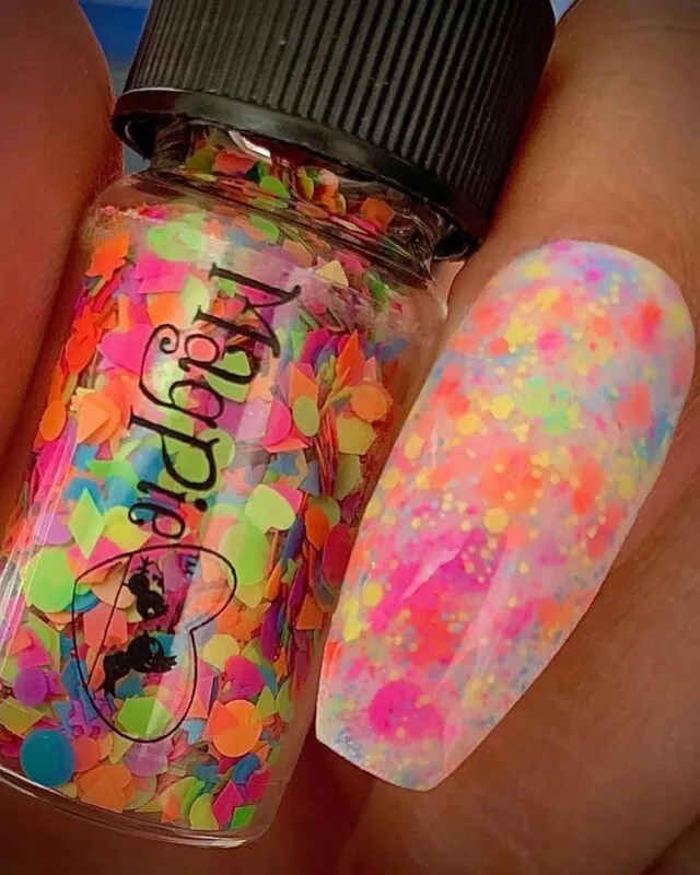Indigo Nails Love Is Love neglekonfetti regnbue