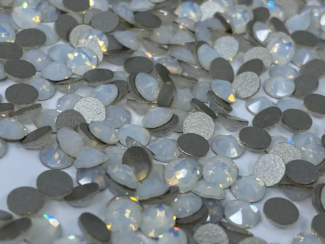 Beautystones White Opal neglekrystaller flat back glans