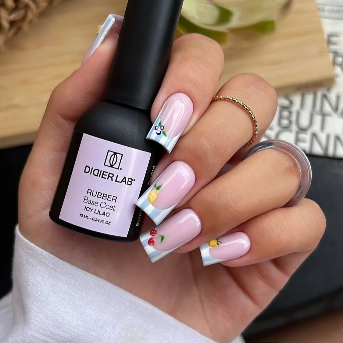 Didier Lab Icy Lilac rubber base coat 2-i-1 farvet
