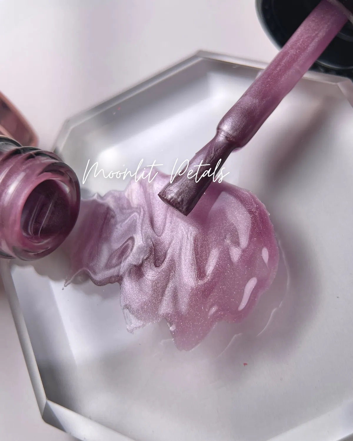 KoKo & Claire 0574 Moonlit Petals cateye gellak 12 ml lilla